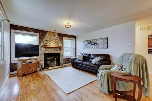 Airdrie, AB T4B 1W8,501 Summerwood PL SE