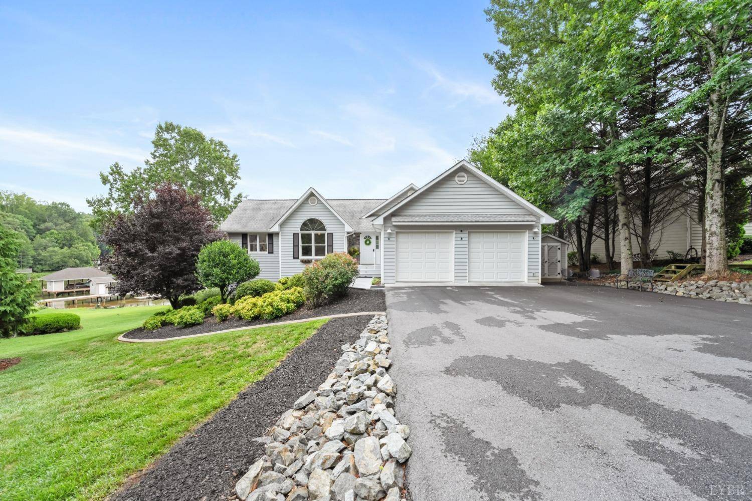 165 Inlet DR, Wirtz, VA 24184