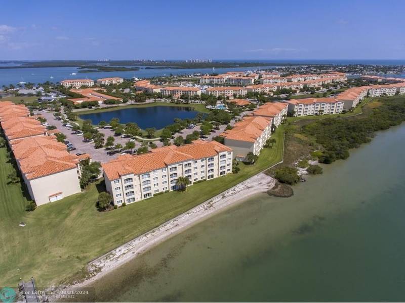 23 Harbour Isle Dr  #102, Fort Pierce, FL 34949