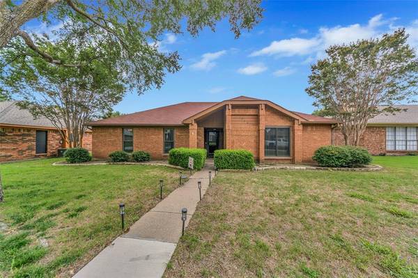 1534 Sunswept Terrace,  Lewisville,  TX 75077