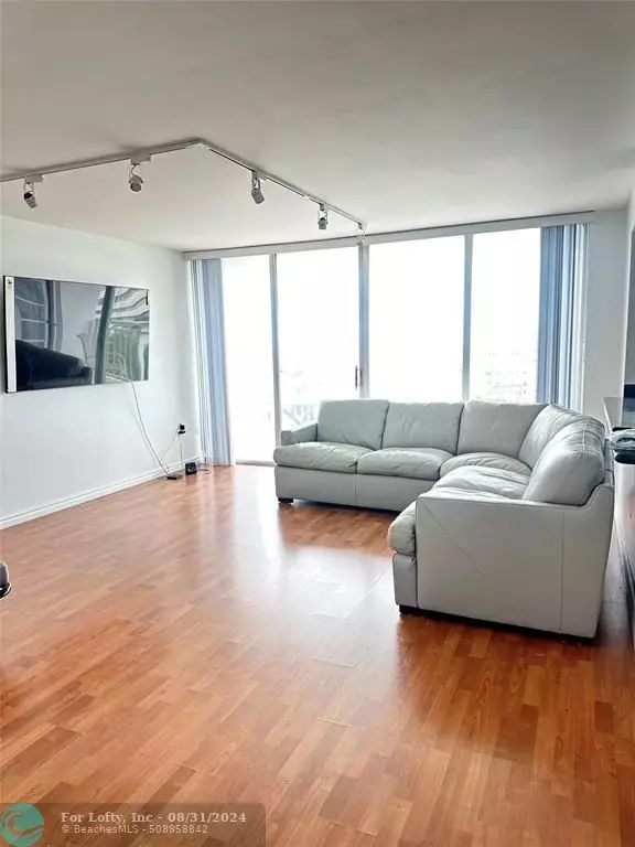 18031 Biscayne Blvd  #601, North Miami Beach, FL 33160