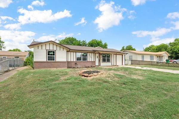 5204 Madella Street, Haltom City, TX 76117