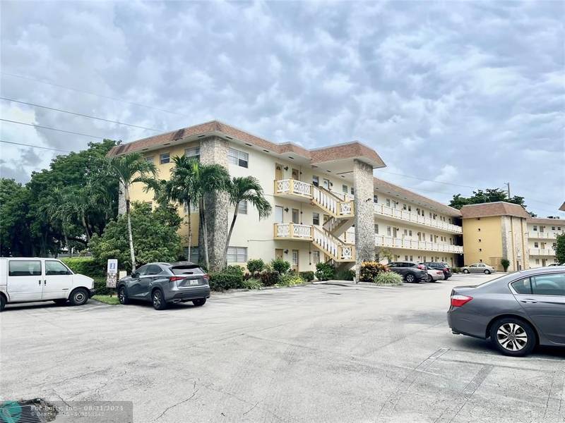 5111 W Oakland Park Blvd  #105, Lauderdale Lakes, FL 33313