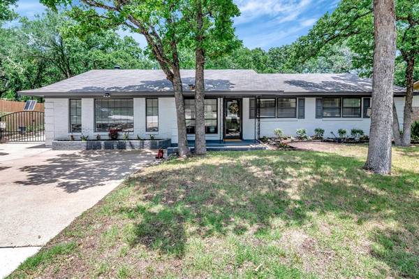 1244 King Drive, Bedford, TX 76022