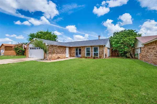 7009 Blackberry Drive,  Arlington,  TX 76016