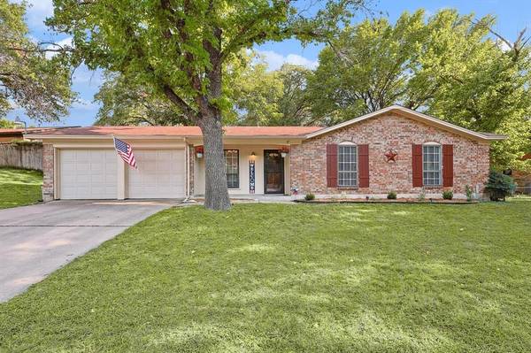 212 Glenhaven Drive,  Azle,  TX 76020