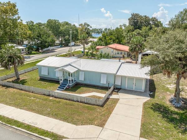 501 NW Ave B, Carrabelle, FL 32322