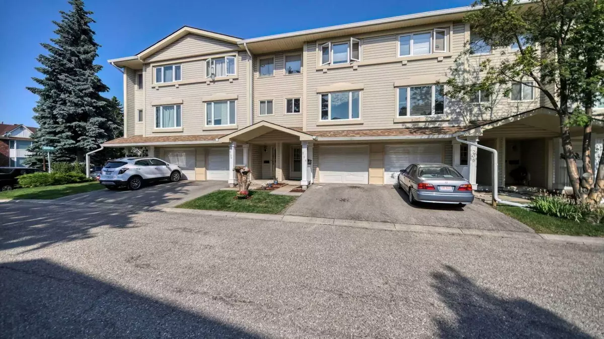 Calgary, AB T2J 4J8,206 Queenston HTS SE