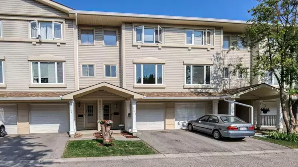 Calgary, AB T2J 4J8,206 Queenston HTS SE