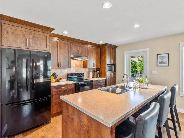 Kamloops, BC V2B 0E3,854 WOODRUSH DRIVE