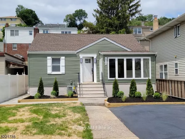 626 7th St, Carlstadt Boro, NJ 07072