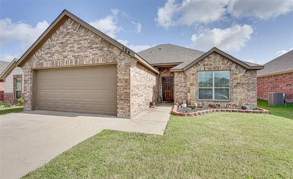 124 Comanche Drive,  Greenville,  TX 75402