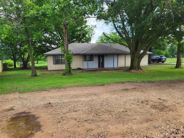 9906 N US-271 Highway, Powderly, TX 75473