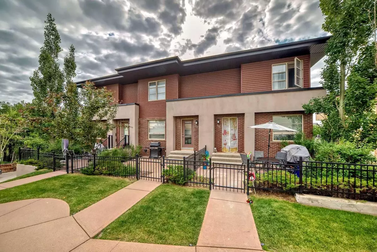 Calgary, AB T3H 0R7,49 Aspen Hills Common SW