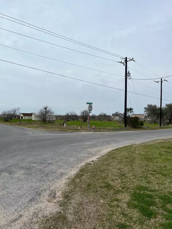 102 Rattlesnake Point Rd, Rockport, TX 78382