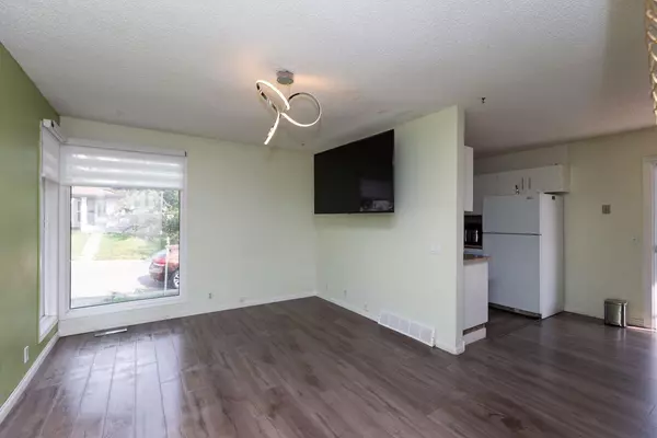 Calgary, AB T3J 1Y9,95 Castleridge Close NE