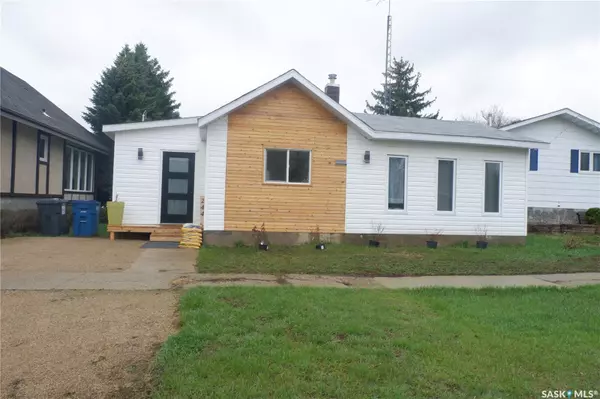 244 3rd AVENUE E, Gravelbourg, SK S0H 1X0