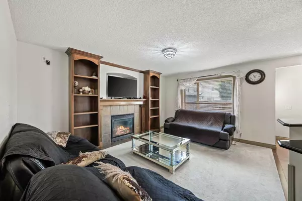 Calgary, AB T3P 1E6,63 Evansmeade Common NW