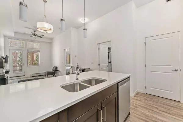 Calgary, AB T3M 2R1,10 Mahogany Mews SE #116