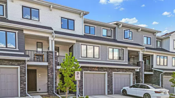 Calgary, AB T3B 6J5,157 Crestridge Common SW