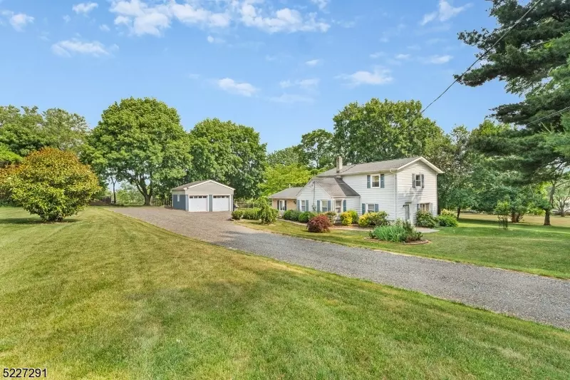 8 Ridge Rd, Readington Twp., NJ 08889