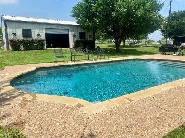 917 Sandlin Lane, Springtown, TX 76082