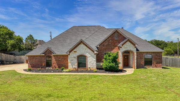 105 Oakbend Court,  Weatherford,  TX 76088