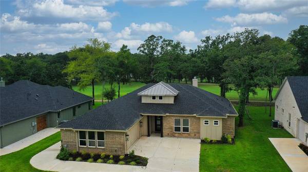 211 Colonial Drive,  Mabank,  TX 75156