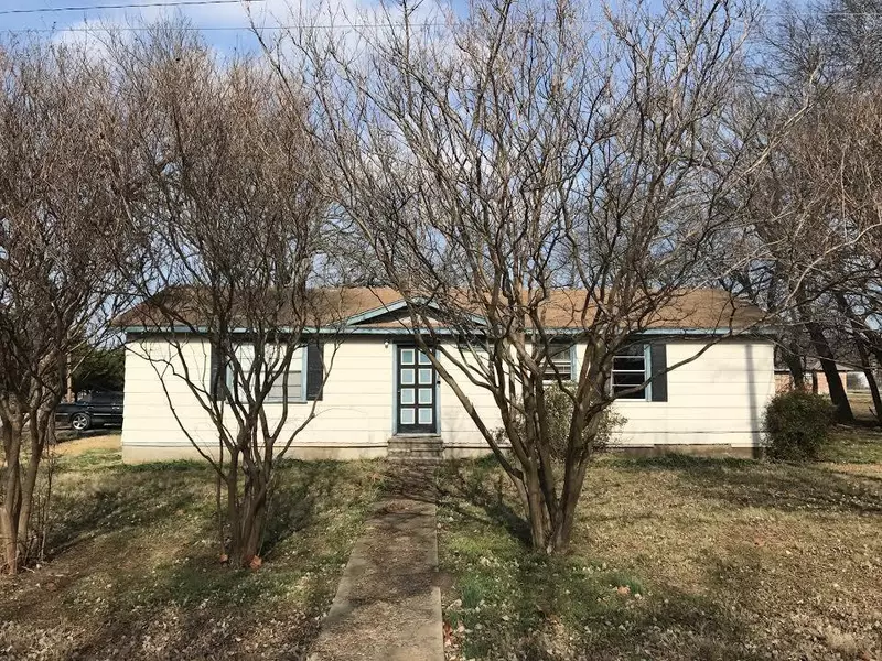 302 E Spruce Street, Whitewright, TX 75491