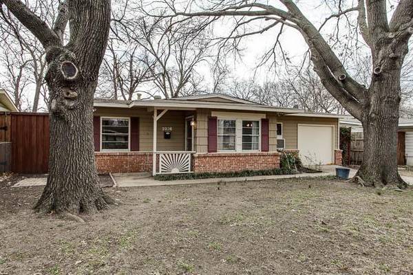 2236 Fenwick Drive,  Dallas,  TX 75228