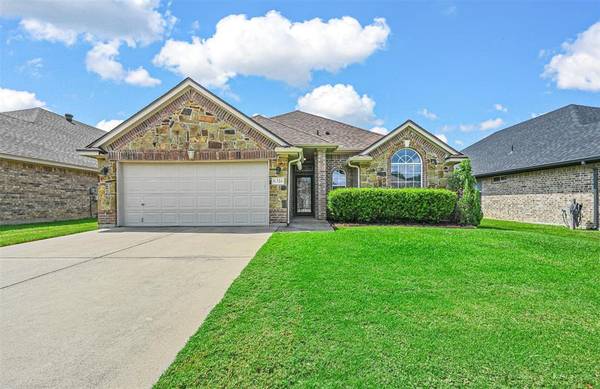 8316 Fall Crest Drive, Fort Worth, TX 76053