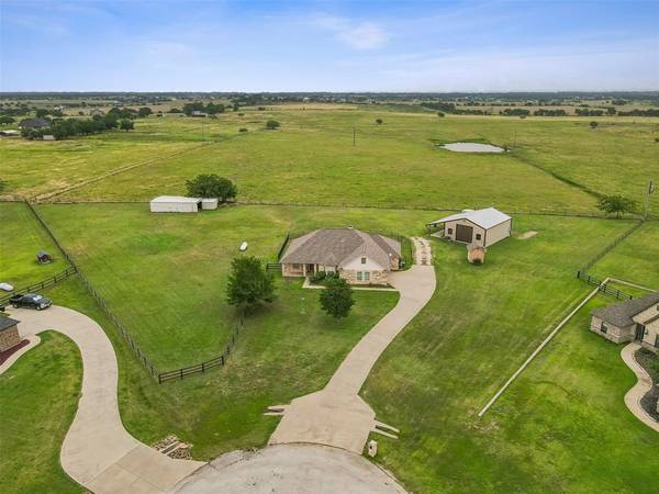 6424 Meadowlands Drive, Krum, TX 76249