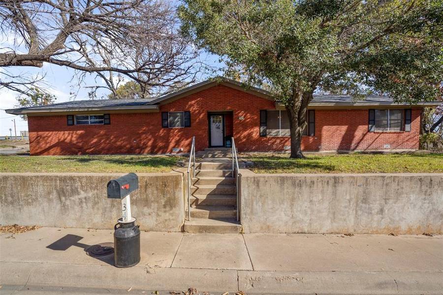 341 S Barton Street, Stephenville, TX 76401