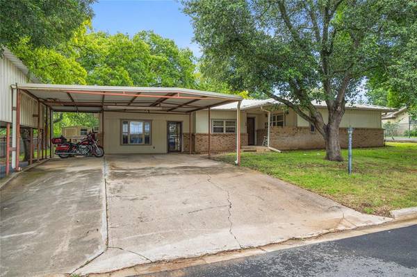 617 S Bowie Street, De Leon, TX 76444