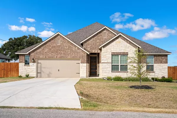 143 -- Arched Oak LOOP, Floresville, TX 78114