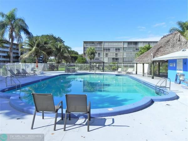 Hollywood, FL 33021,4800 Hillcrest Ln  #306