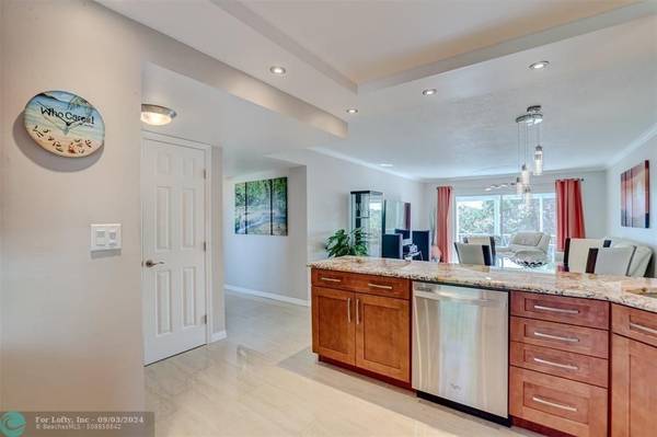 Hollywood, FL 33021,4800 Hillcrest Ln  #306