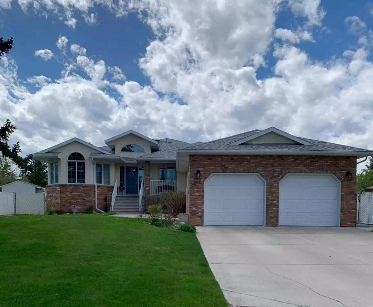 Cardston, AB T0K0K0,561 5th ST W