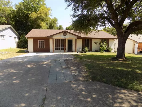 331 Linkmeadow Drive, Duncanville, TX 75137