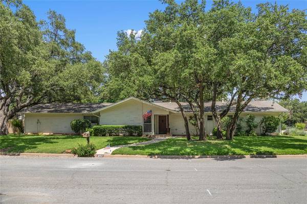 802 Oakpark Drive, Brownwood, TX 76801