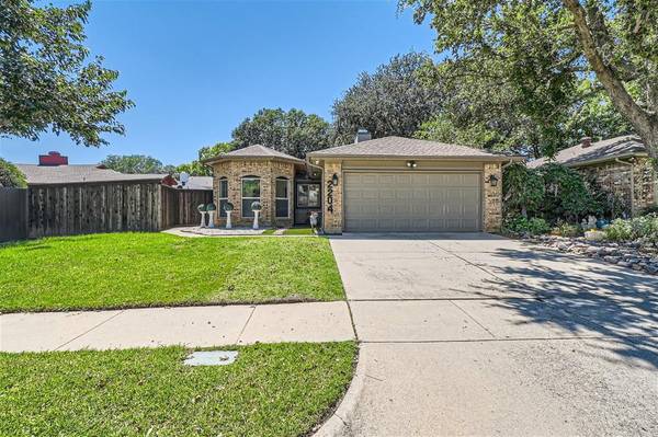 2204 Baltic Avenue, Arlington, TX 76011