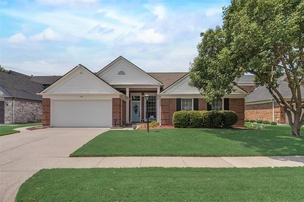 105 Commonwealth Circle, Grand Prairie, TX 75052