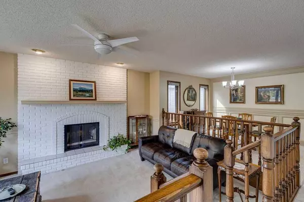 Calgary, AB T3L1J8,95 Scenic Glen CRES NW