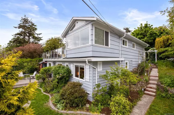 Victoria, BC V8S 3J3,310 Windermere Pl