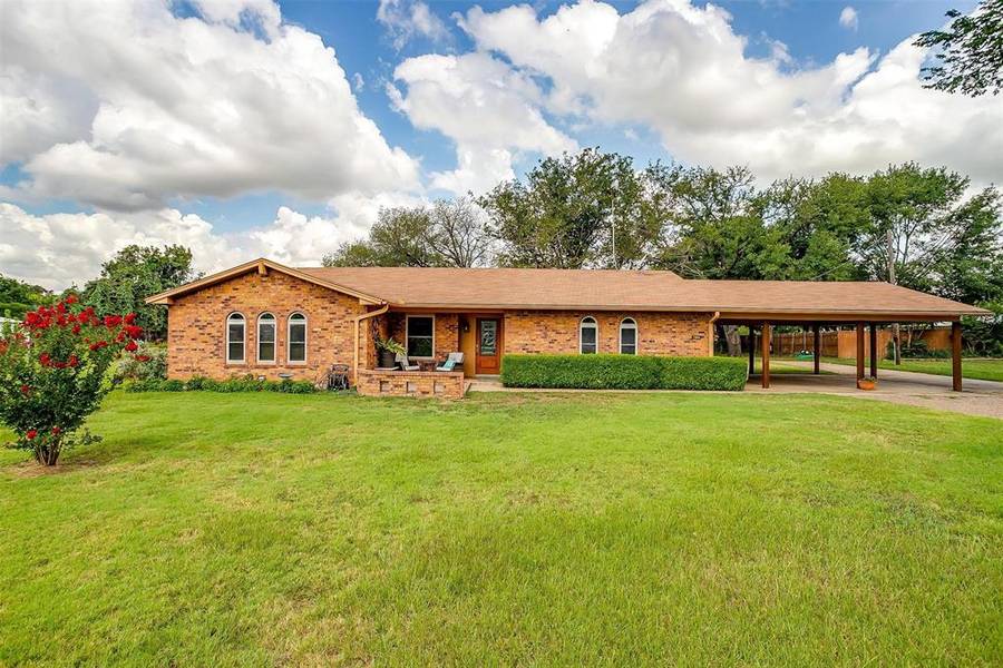 1124 Oak Lane Drive, Joshua, TX 76058