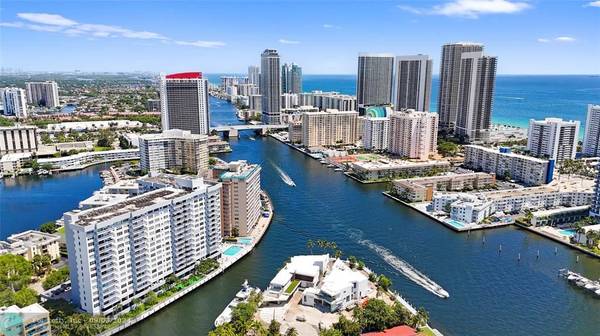 Hallandale Beach, FL 33009,137 Golden Isles Dr  #706