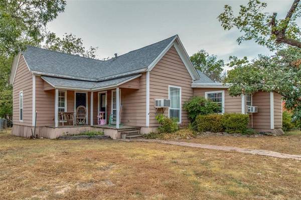 501 W Turner Street, Wolfe City, TX 75496