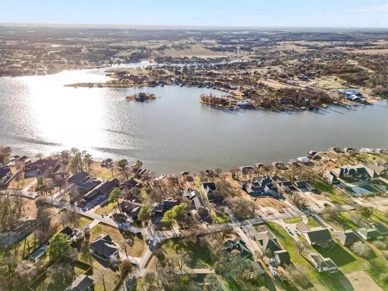 111 Longhorn Drive, Lake Kiowa, TX 76240