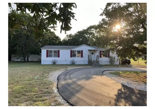 153 N 9th Street, Axtell, TX 76624