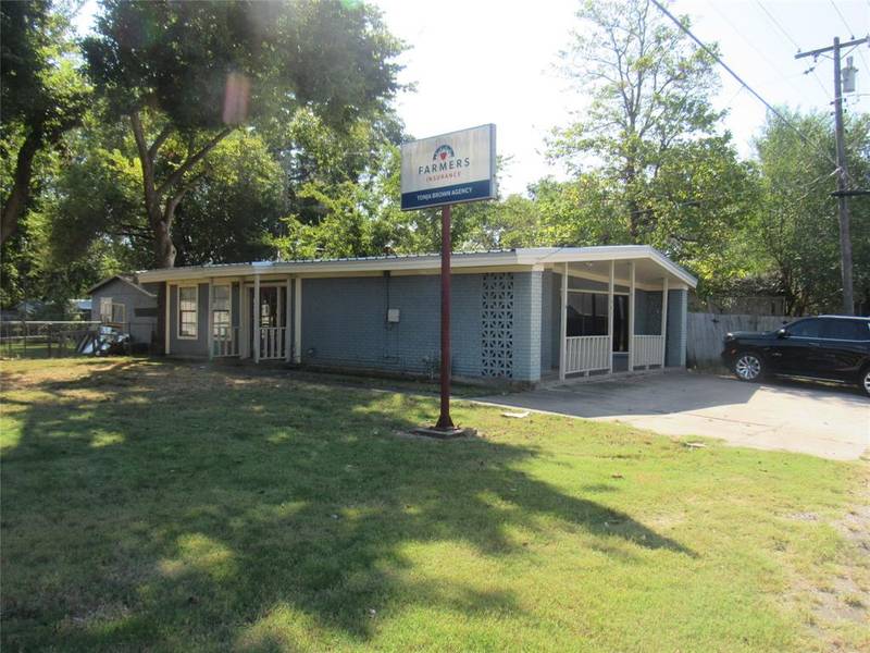 1802 N Center Street, Bonham, TX 75418